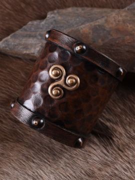 Leather bracers with triskel