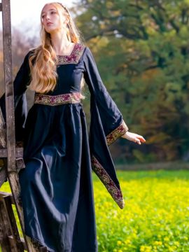 Burgundy medieval dress in black S