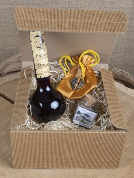 Love greetings" gift box with spiced wine