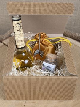 Love greetings" gift box with honey-caramel wine