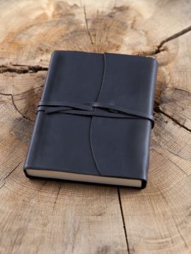 Diary in cover -black-