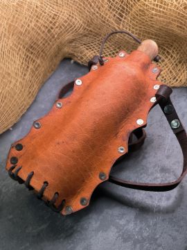 Drinking bottle for on the go brown