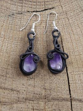 Earrings with amethyst