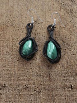 Earrings with malachite