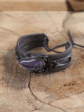 Bangle with amethyst