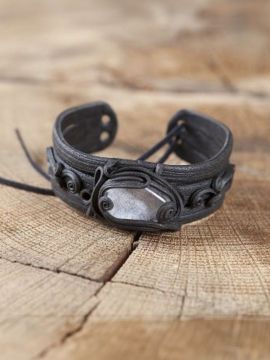 Bangle with rock crystal