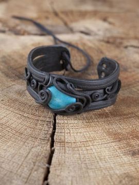 Bangle with turquoise