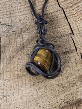 Pendant with tiger's eye