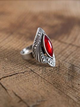 Ring with red gemstone