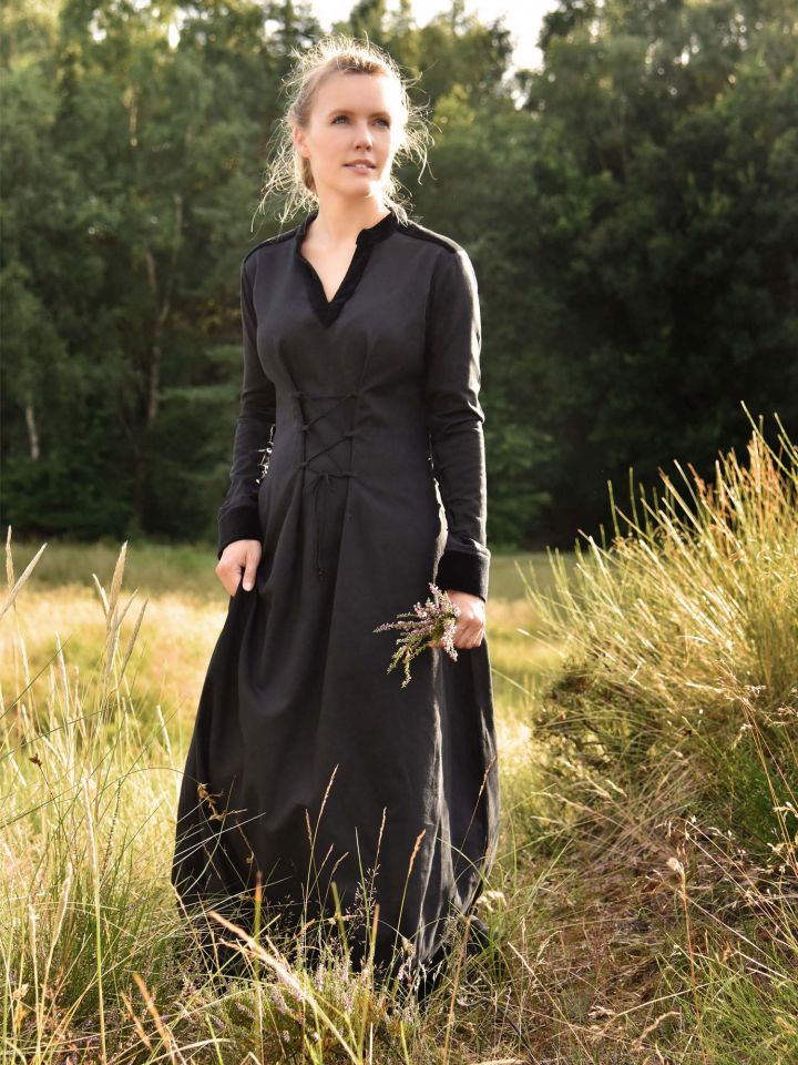 Medieval dress Meira with velvet details black XXL