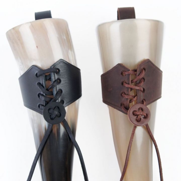 Drinking horn holder for lacing