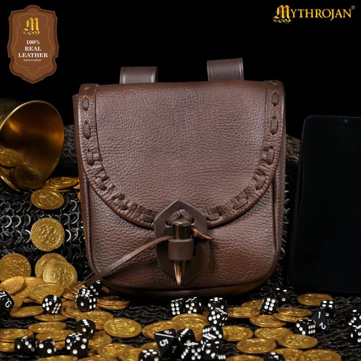 Belt pouch with horn closure brown