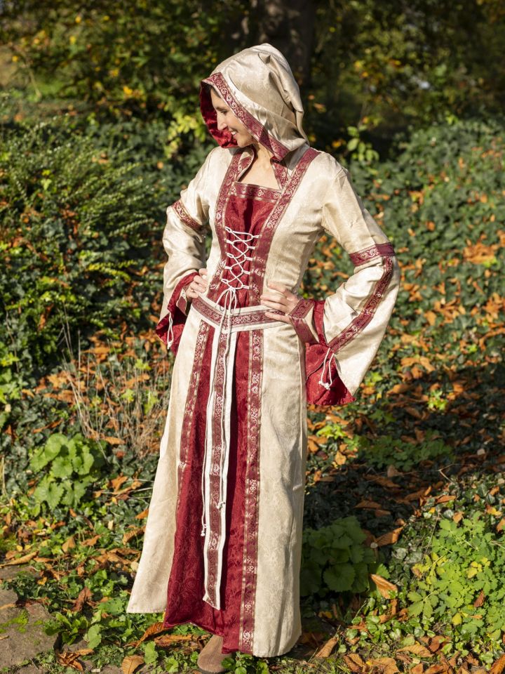 Noble hooded dress with belt bordeaux-nature