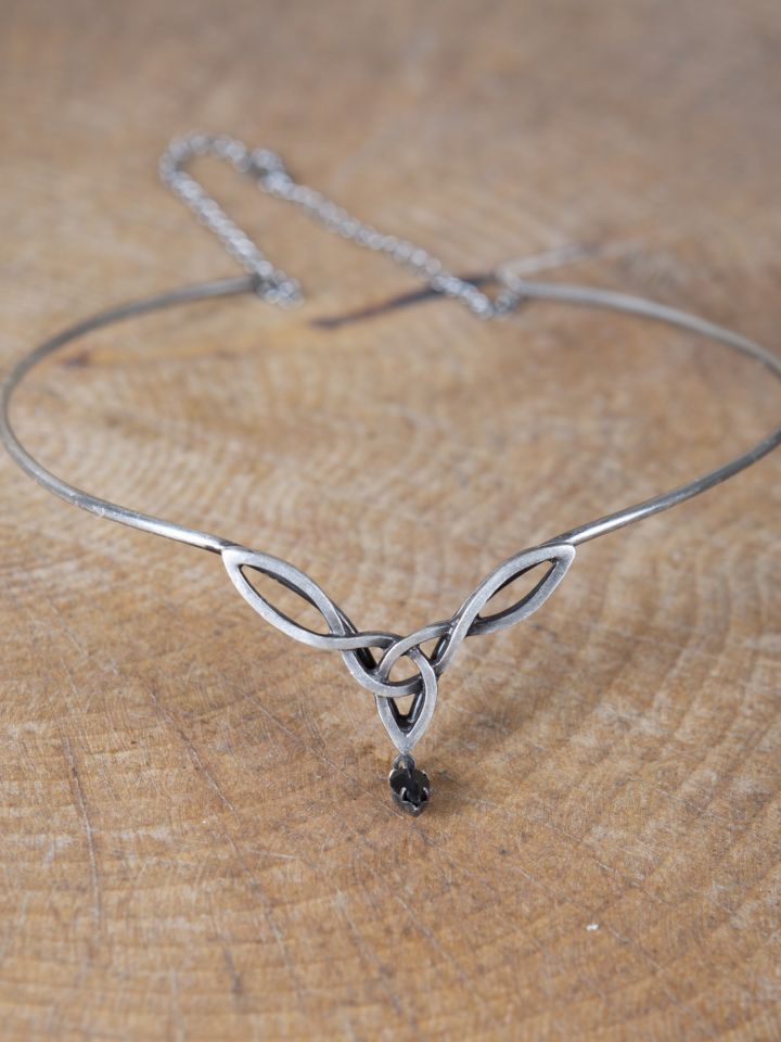 Tiara with Celtic braid and black stone