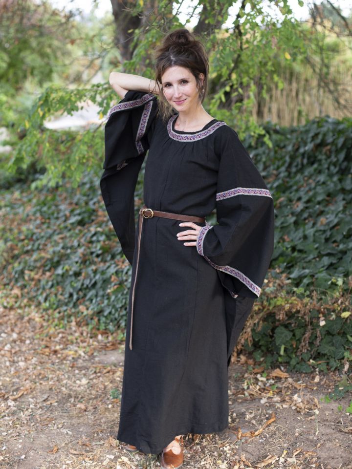 Medieval dress with black border M