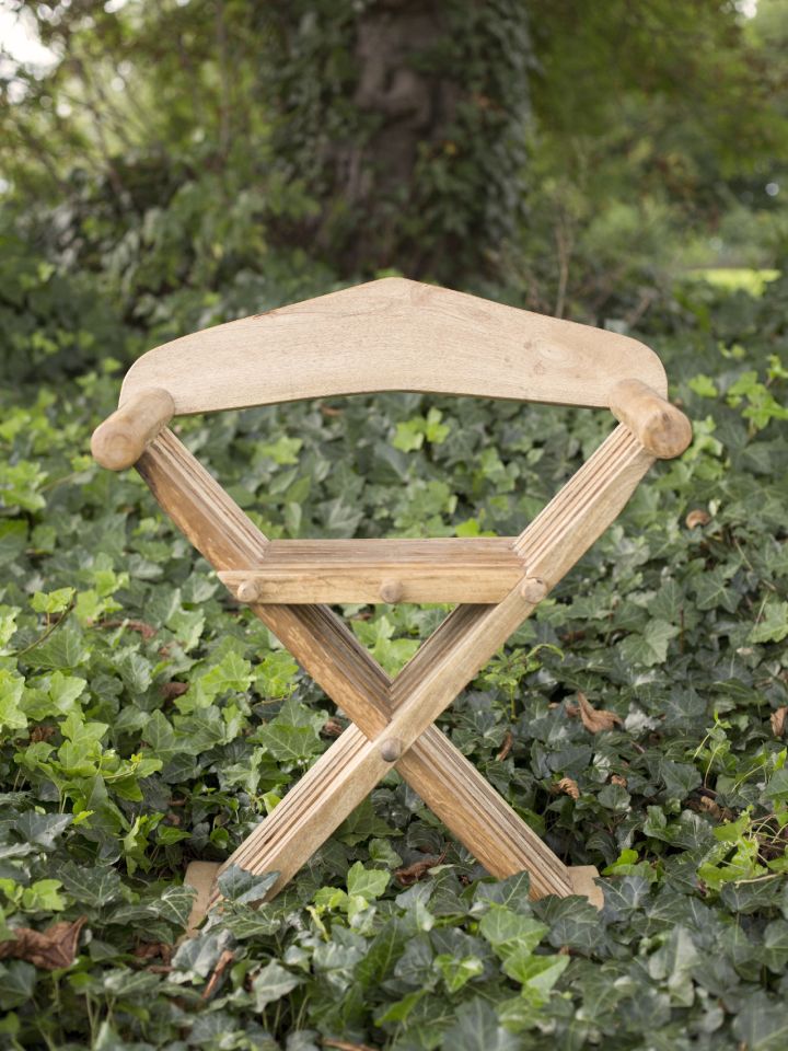 Medieval scissor chair