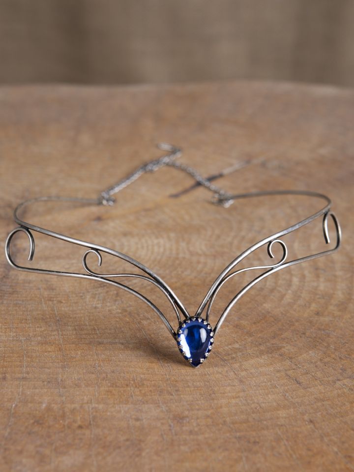 Simple tiara with blue stone