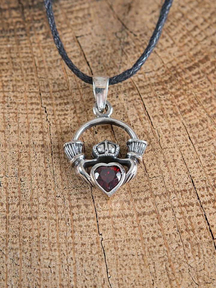 Claddagh necklace with zirconia