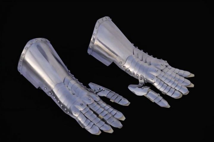 Plate gloves for show fighting