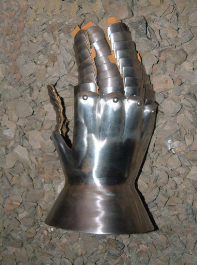 Armored gloves made of 1.6 mm steel