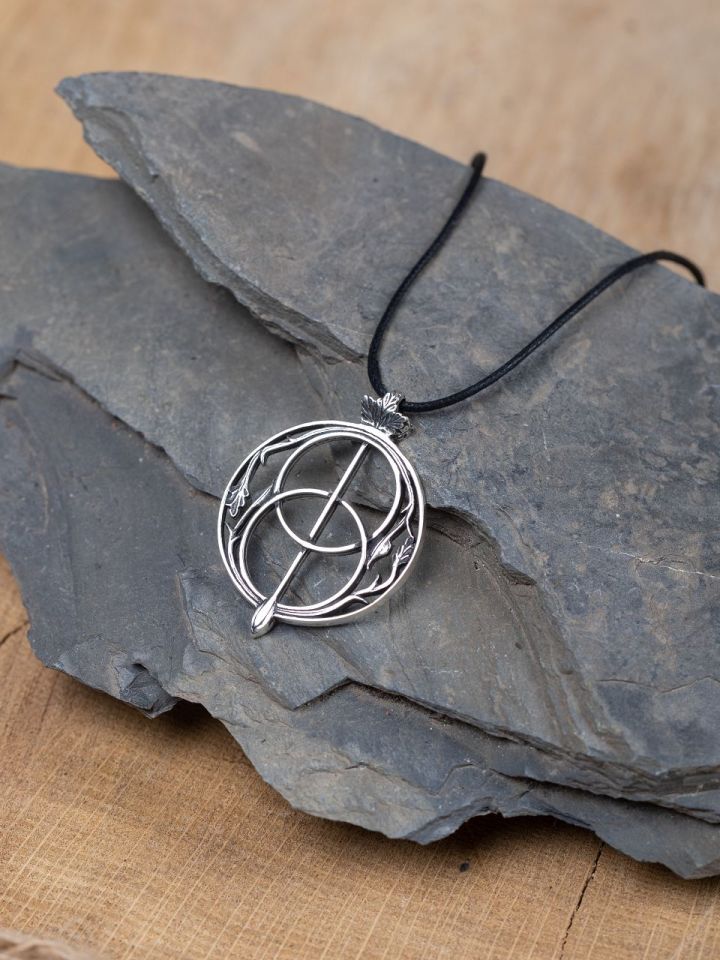 Chalice Well, pendant