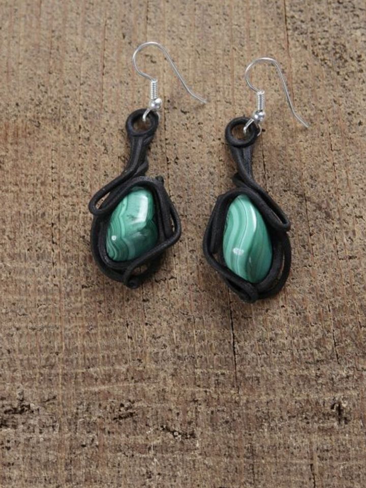 Earrings with malachite