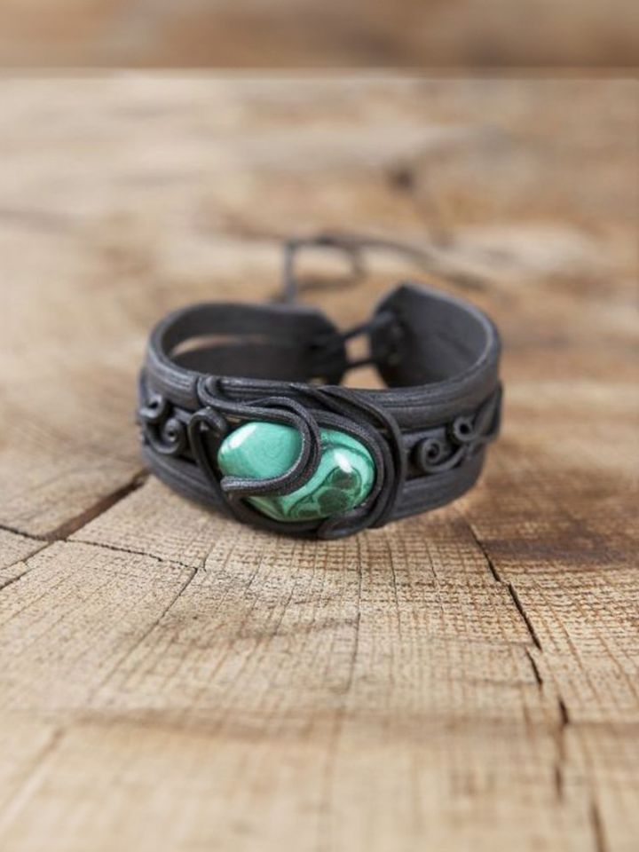 Bangle with malachite