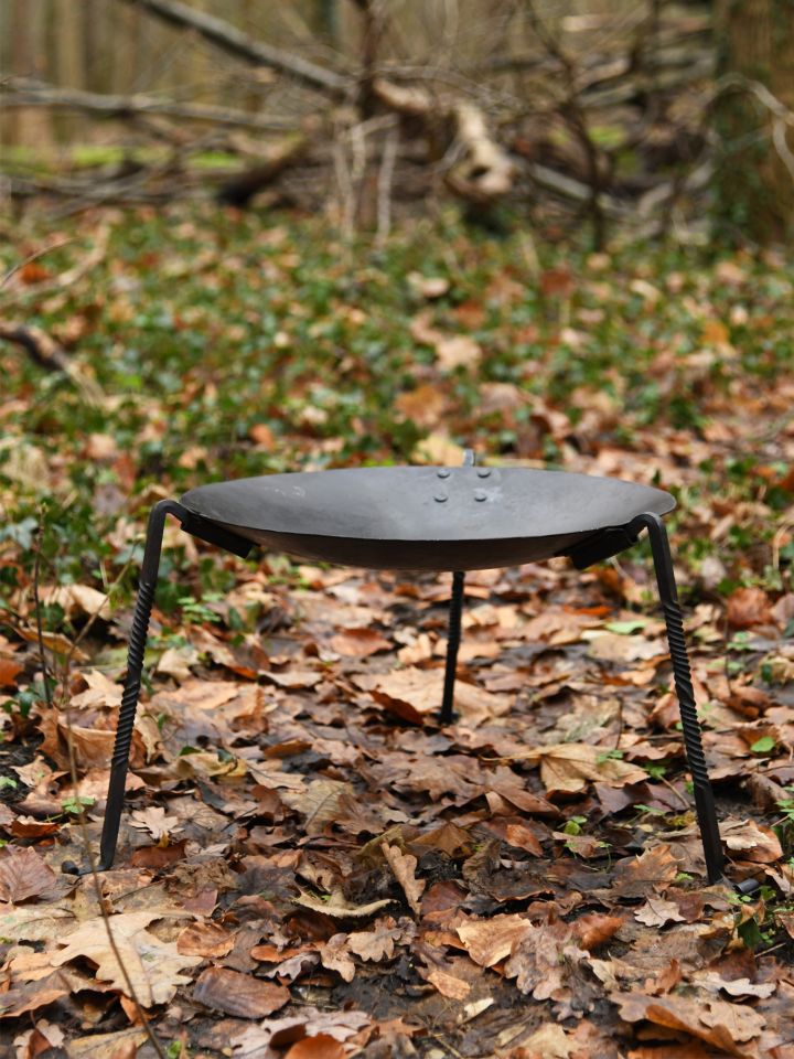 Fire bowl with removable legs