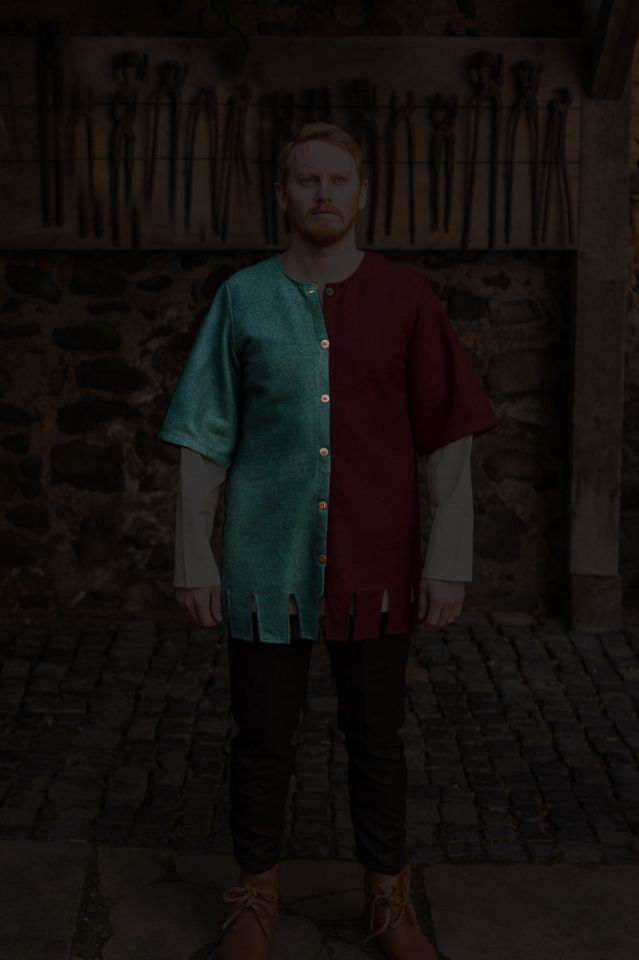 Right side Surcoat Aleran - Wool green 2