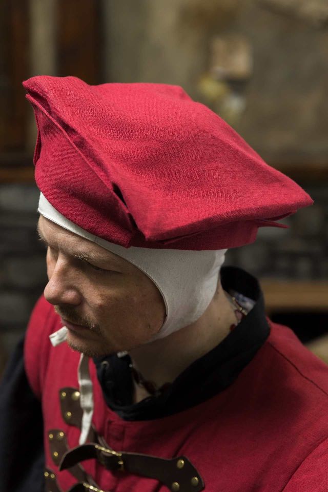 Warhammer Armoury Imperial Hat Type B Dark Red 2
