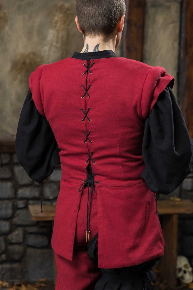 Warhammer Armoury Imperial doublet type B dark red 2