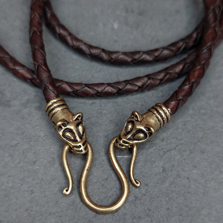 Viking leather necklace "Wolf's head" brown 2