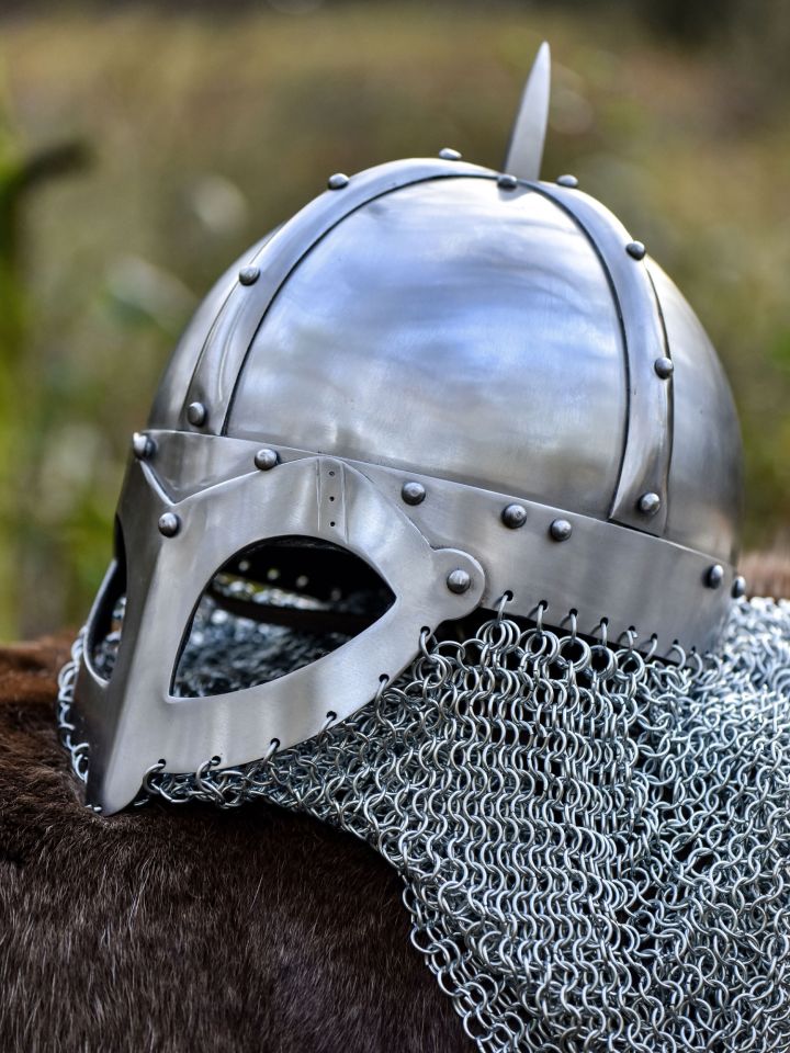 Viking spectacle helmet with chain brim 2