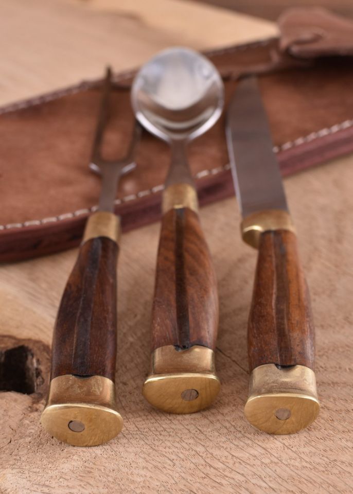 3-piece medieval cutlery set with wooden handle and leather case 2