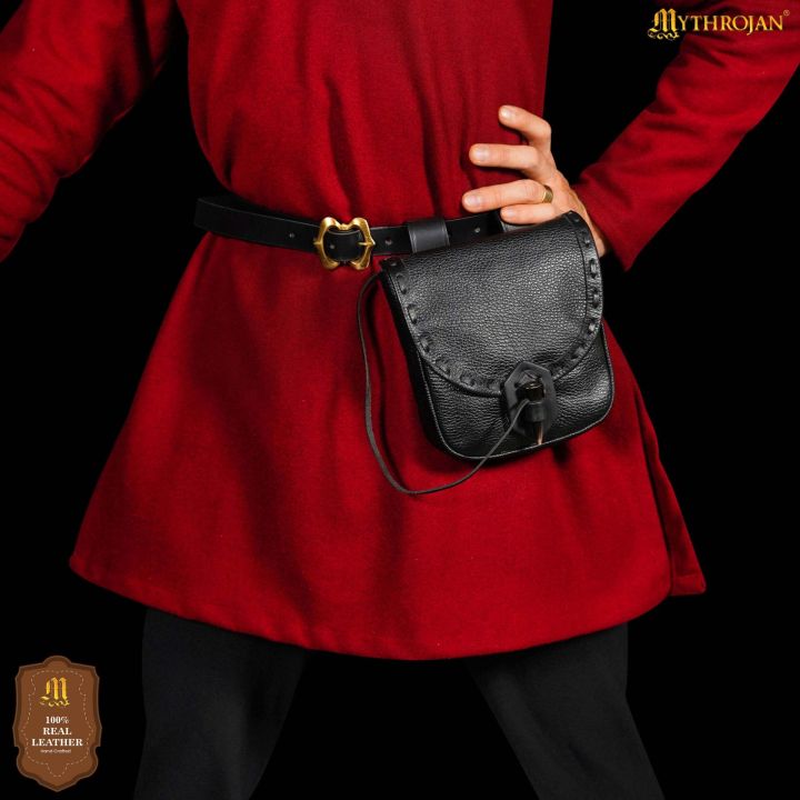 Belt pouch with horn closure black 2