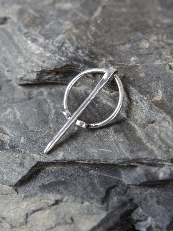 Small silver brooch 2