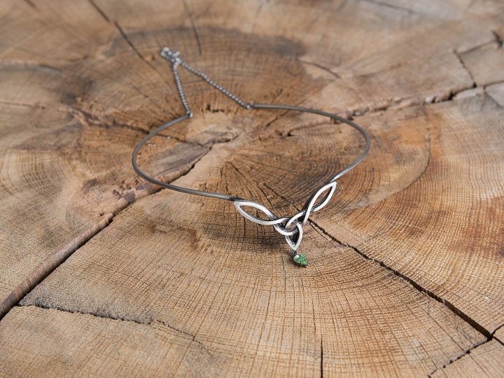 Tiara with Celtic braid and green stone 2