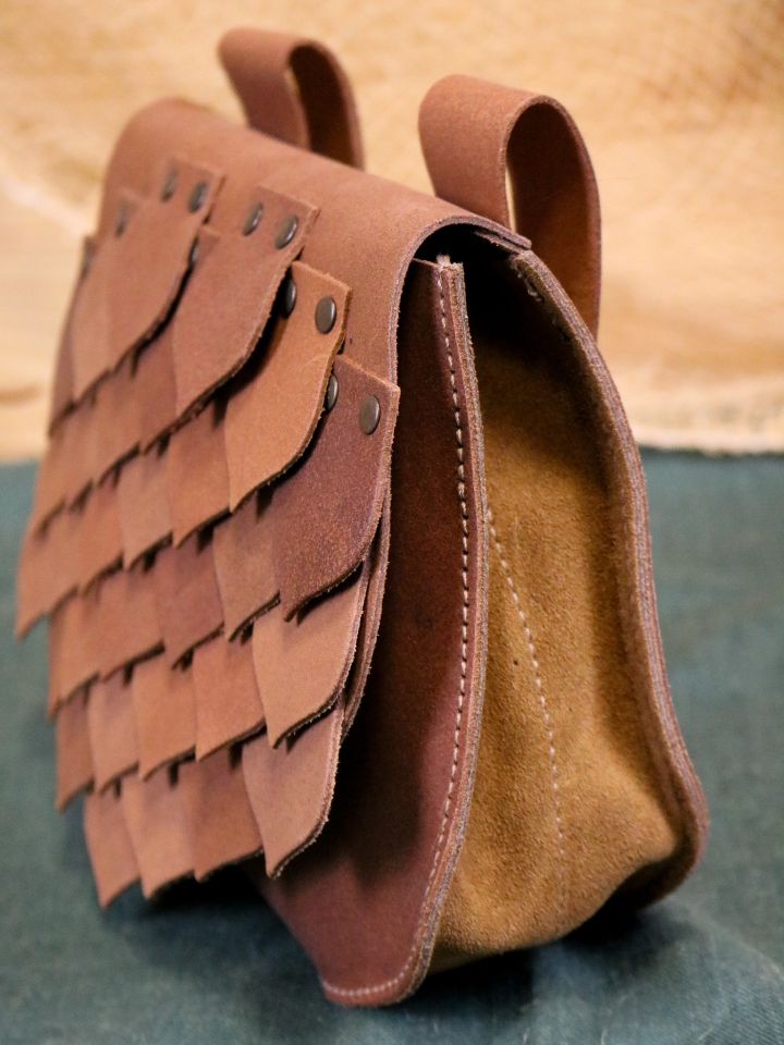 Leather bag with dragon scales 2