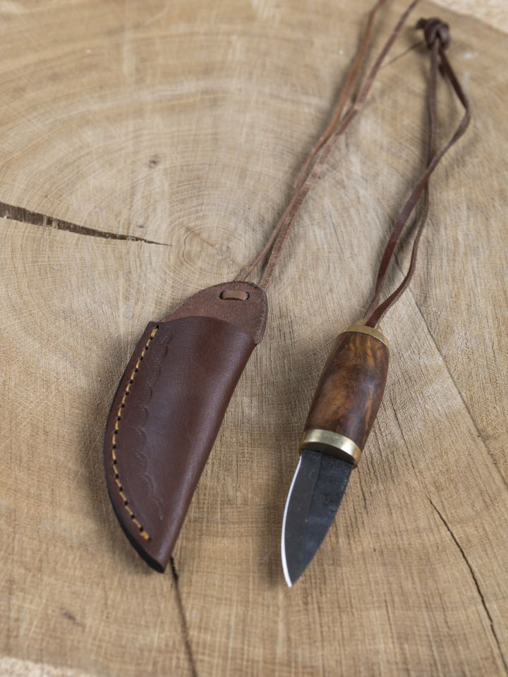 Small neck knife with wooden handle 2