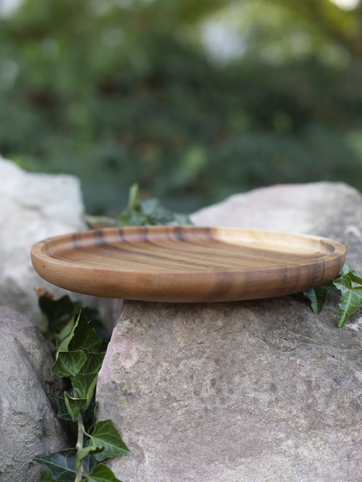 Wooden plate with high rim 2
