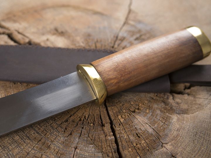 Short sax made of carbon steel with wooden handle 2