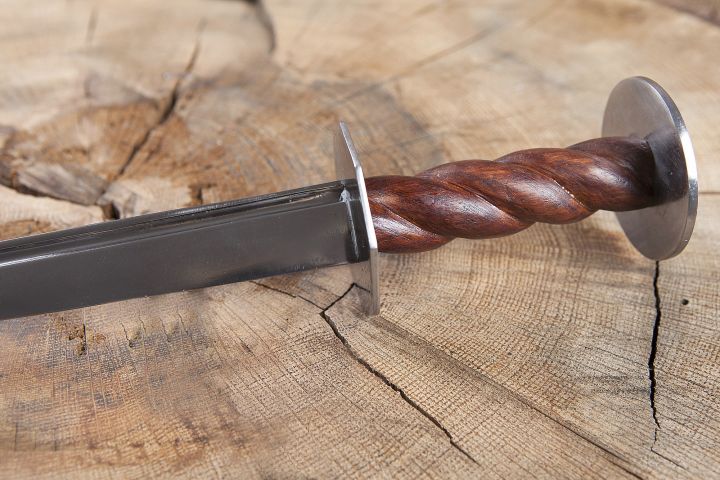 Show fighting disc dagger 2