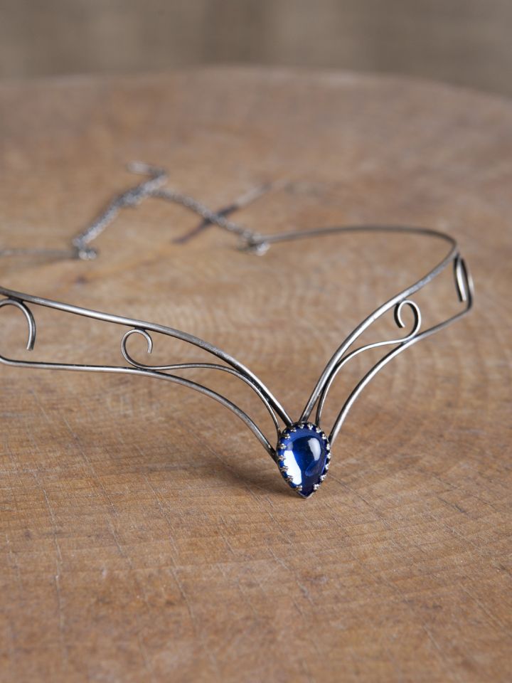 Simple tiara with blue stone 2