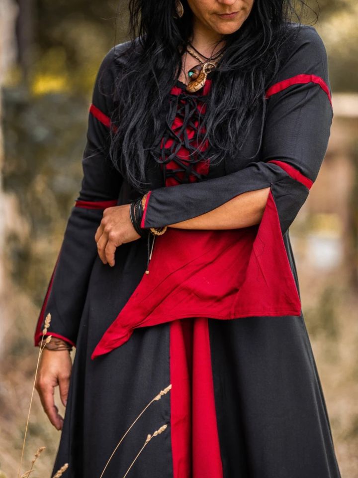Dress with trumpet sleeves black-red L 2