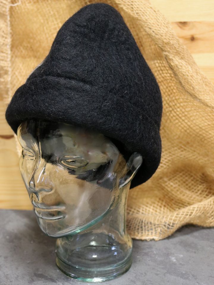 Felt hat with feather pattern black 2