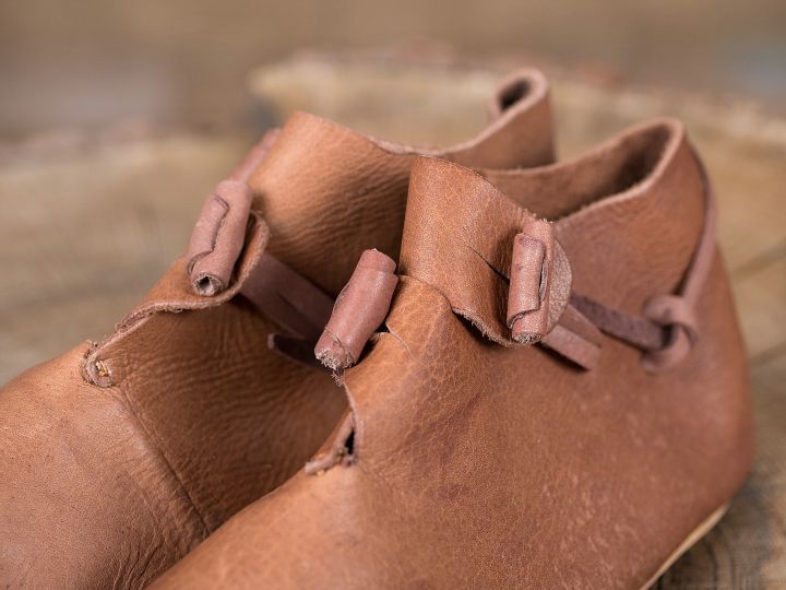 Reversible shoes with toggle buttons 46 2