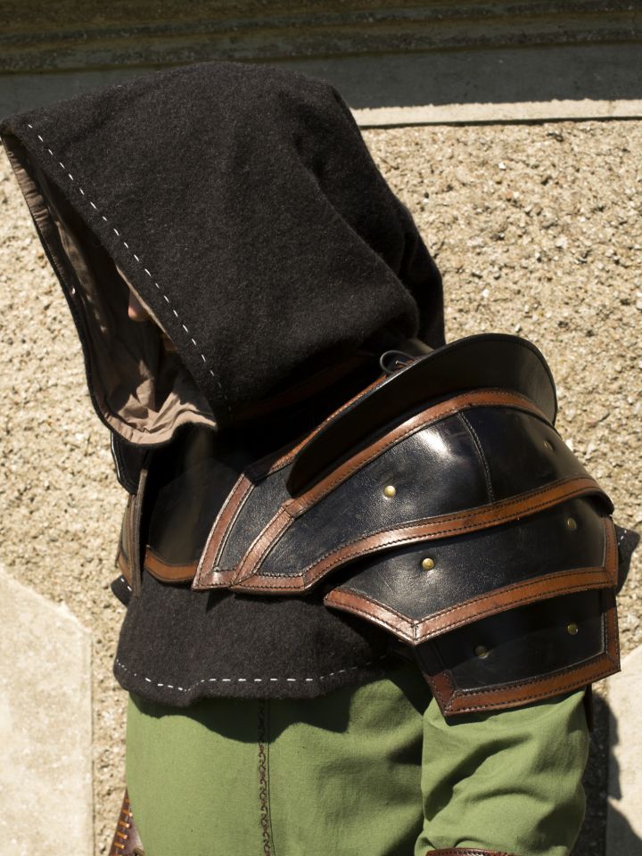 Leather shoulders with collar in black/brown 2