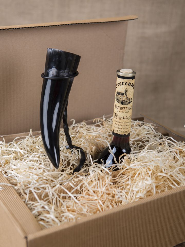 Gift box with spiced wine, Drinking Horn and stand 2