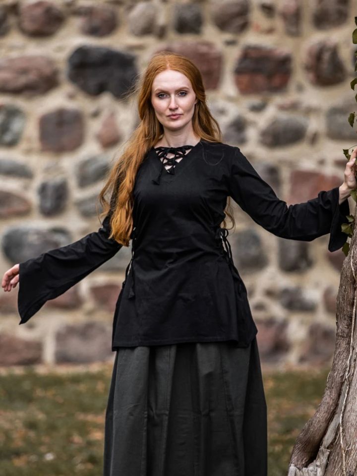 Blouse with pointed hood black 2