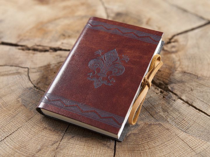 Writing book "Fiore" in leather cover 2